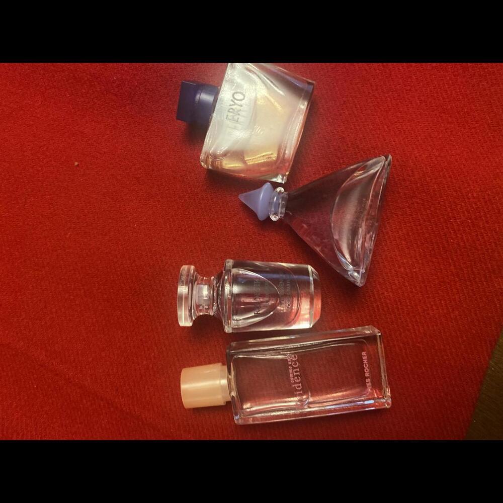 NWT - Lovely Make up Bag with 4 Bottles of Perfume - Picture 3 of 5